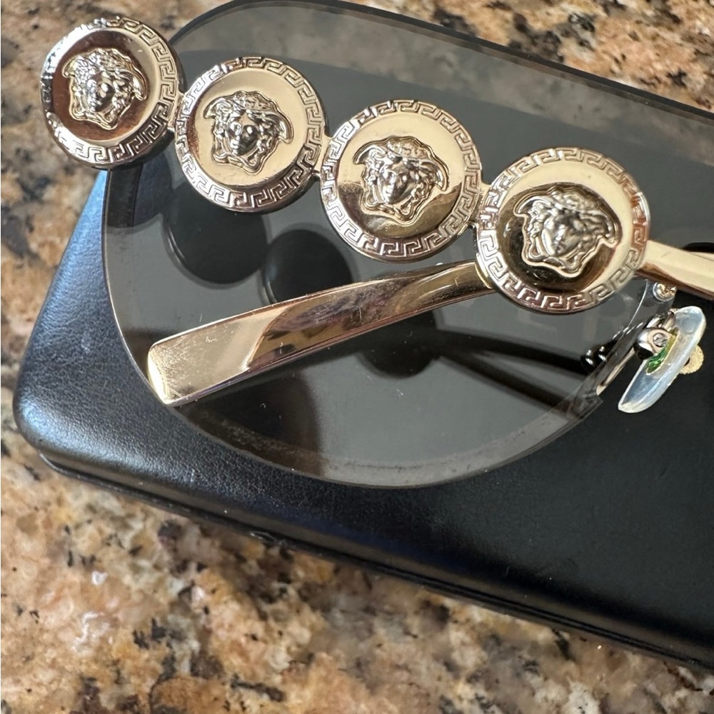 100% Authentic USED VERSACE SUNGLASSES  WITH CASE !! UNISEX - Picture 4 of 11